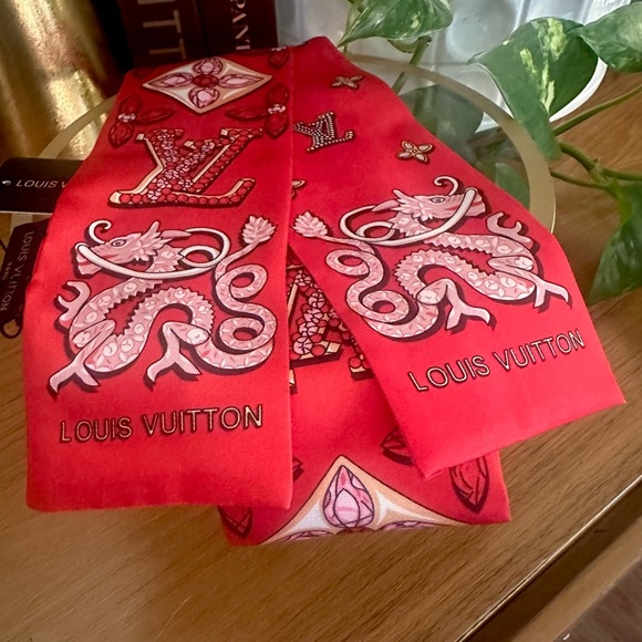 NWT Louis Vuitton Lunar New Year Dragon LV Red BB Bandeau 100% Silk Scarf 3x47” - Picture 12 of 13
